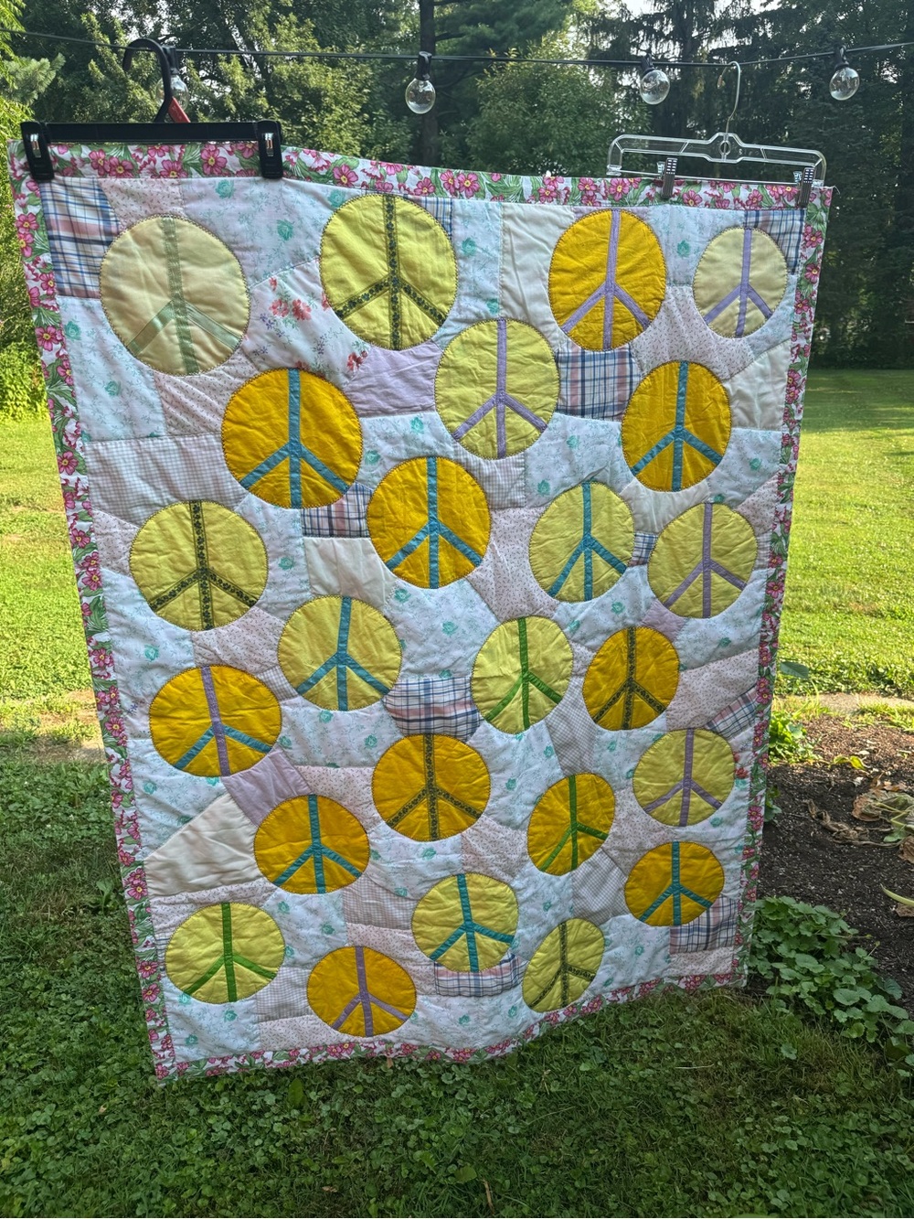 Handmade Peace Sign Patchwork Quilt 44x54, Retro 70s Grandmacore - Picture 5 of 10